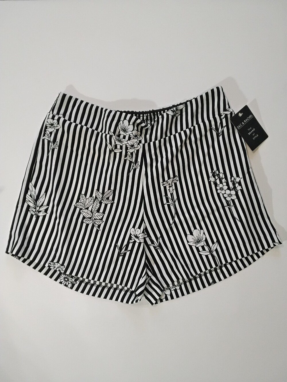 NWT Zac & Rachel High Rise Shorts Womens Large Black White Floral Stripe